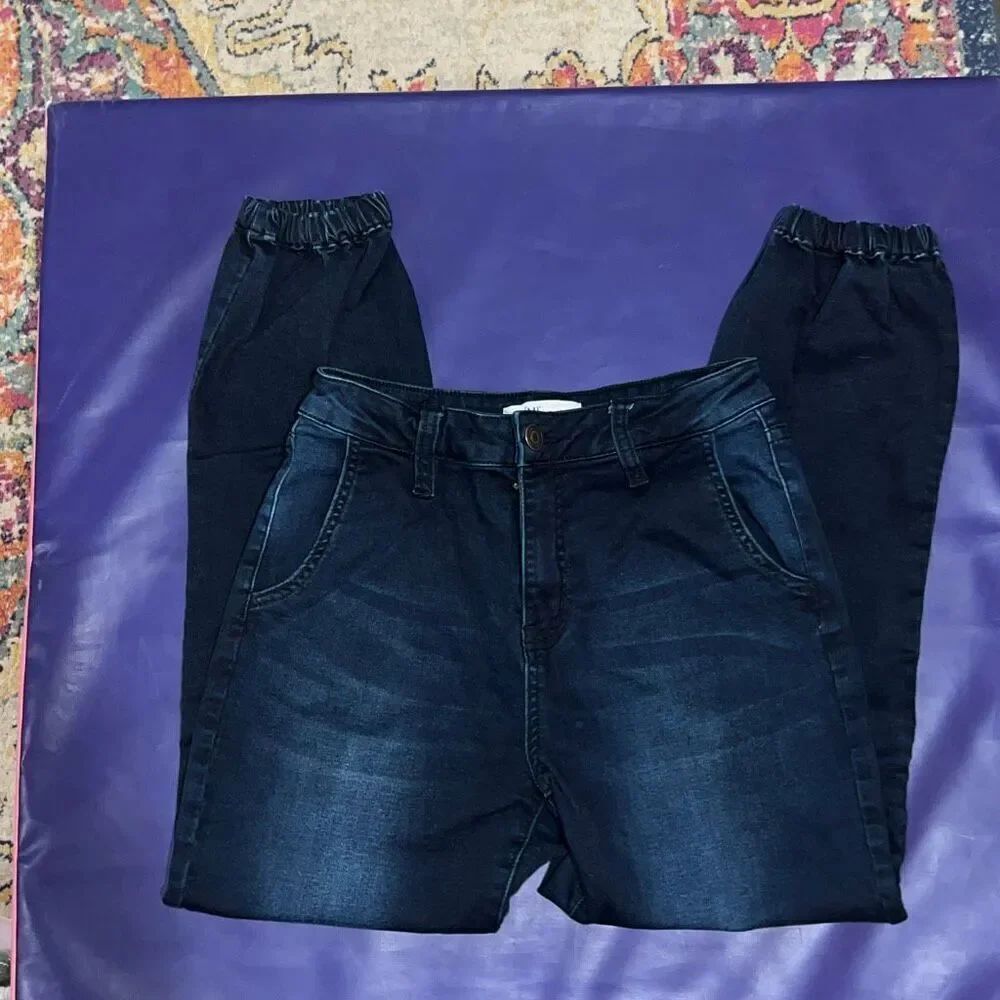 YMI Kozy Fit Dark Wash Jogger Jeans – Size M (Soft Stretch Denim)
